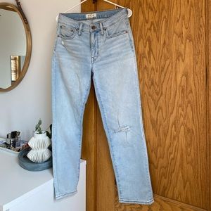 Madewell Mid-rise Classic Straight jeans in wellingford wash: knee-rip edition